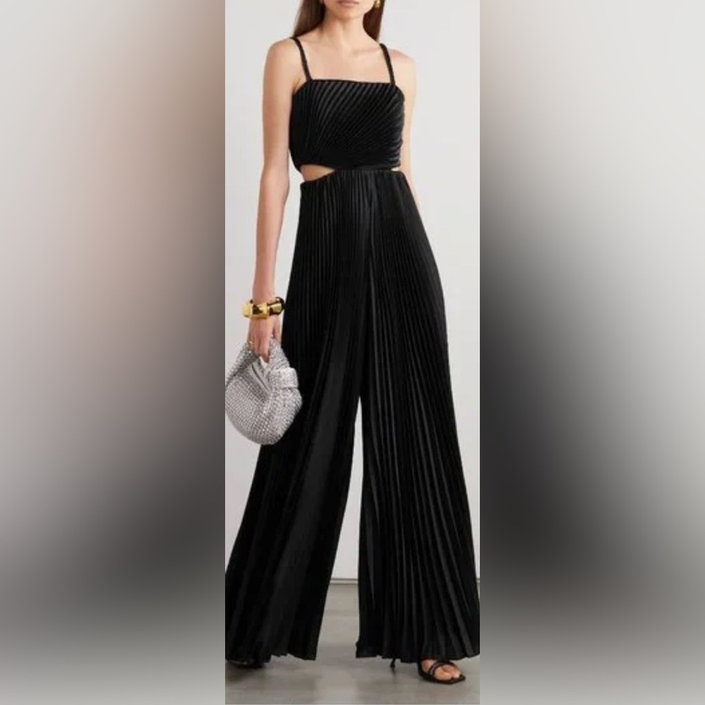 🚨SOLD 🚨
NWOT Alice + Olivia Pleated Jumpsuit